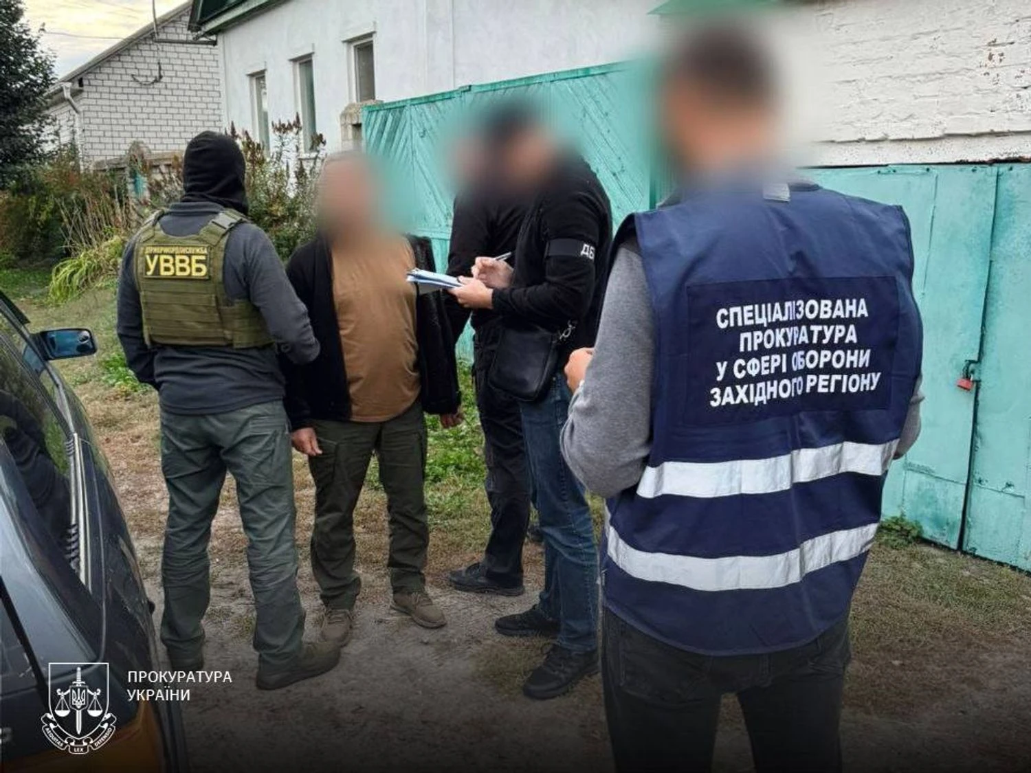 Вимагали 5,5 тис. доларів за переведення військового в тил: на Хмельниччині затримано двох прикордонників