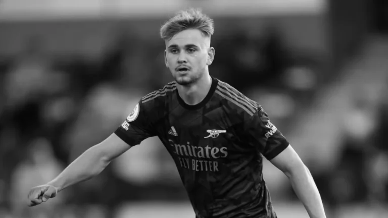 Після смерті 21-річного футболіста Біллі Вігара вболівальники вимагають заборонити бетонні стіни біля полів