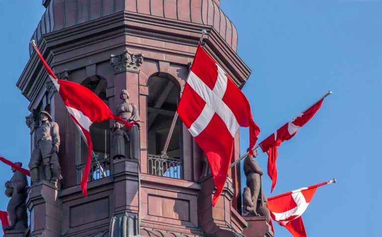 Аеропорт Ольборга в Данії знову відкрили після чергового закриття через дрони