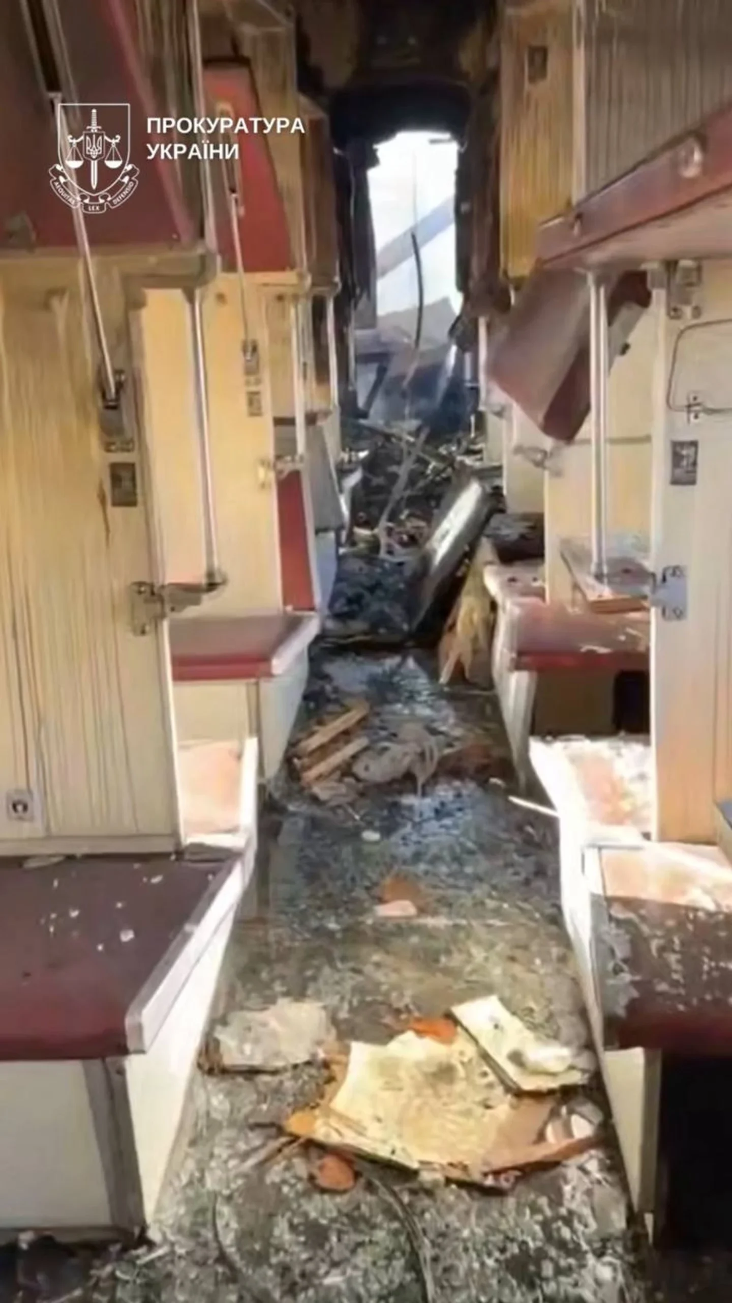 Атака рф на залізничний вокзал у Шостці: в одному з вагонів виявлено тіло чоловіка