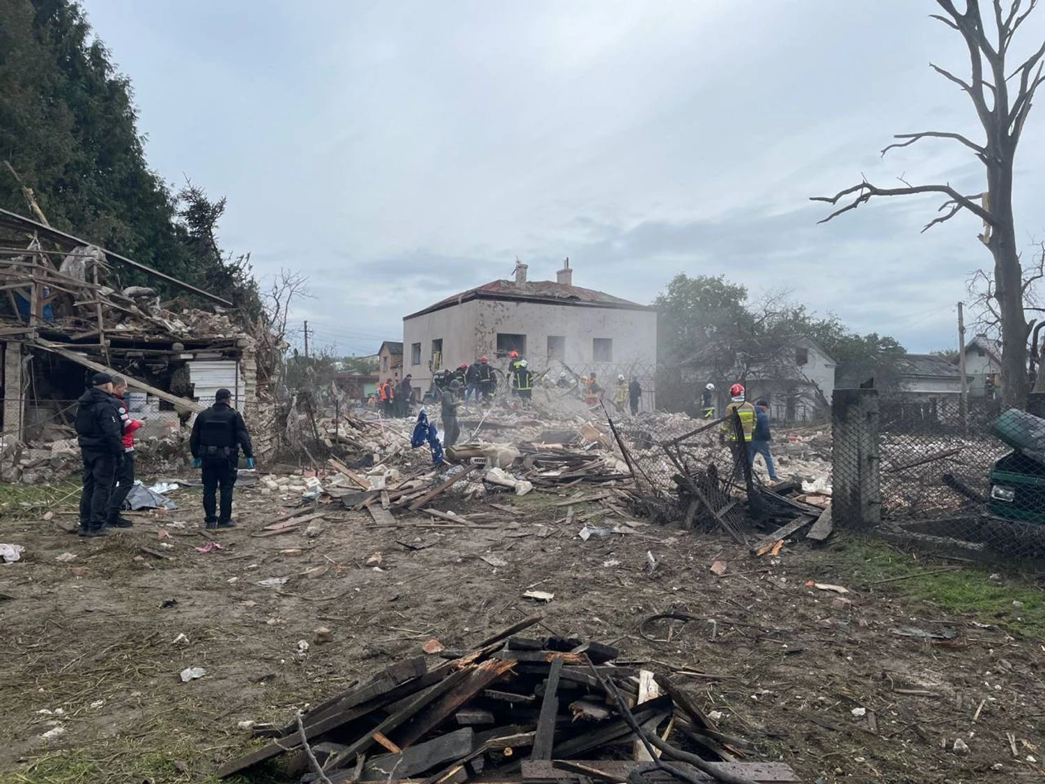 Комбінована атака рф: на Львівщині чотири людини загинули, є поранені