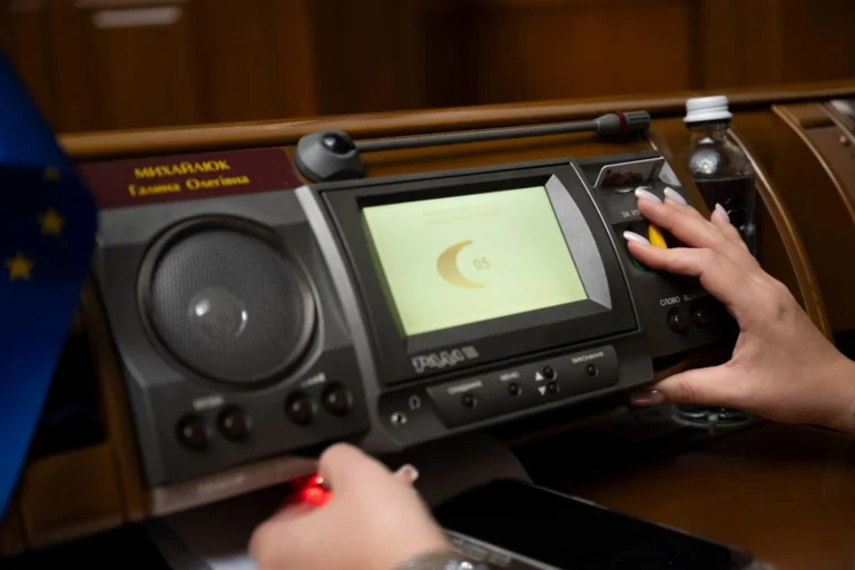 Рада визнала неможливість місцевих виборів під час війни: це дозволить продовжувати роботу громадам, мерам і радам