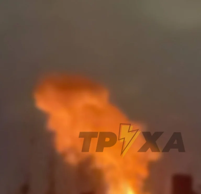 У Харкові спалахнула масштабна пожежа після удару рф: у соцмережах повідомляють про перебої з водою та світлом