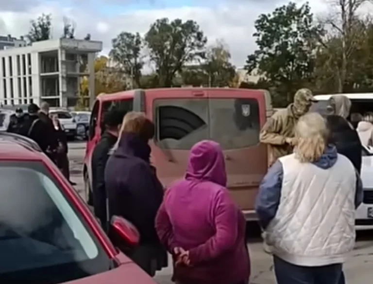 У Тернополі сталася масова сутичка між співробітниками ТЦК, поліцією та цивільними - ЗМІ