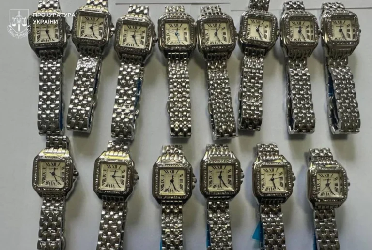 Саrtier, Van Cleef та Hermes без мит: львівського митника затримали за схему