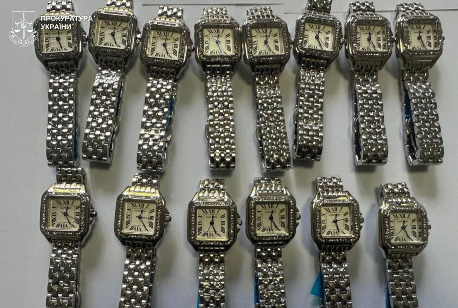 Саrtier, Van Cleef та Hermes без мит: львівського митника затримали за схему