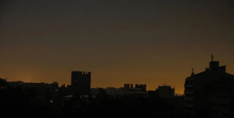 Три райони Києва без світла: у КМДА заявили про проблему на одному з енергообʼєктів