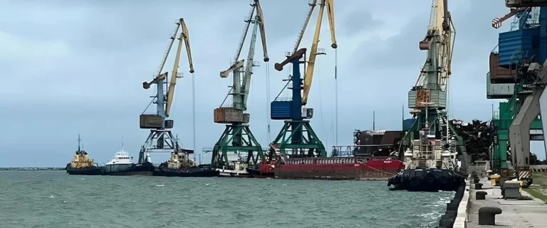 росія відкриває "міжнародний" пункт пропуску у порту Бердянська: озвучена мета