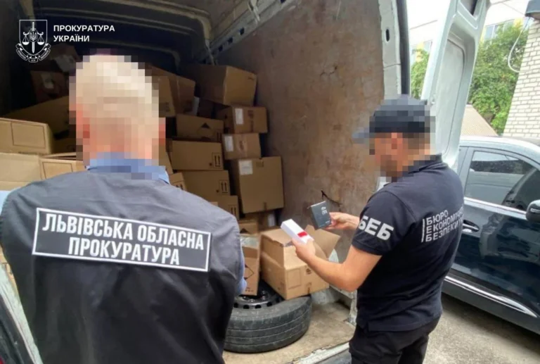 Контрабанда на 17 млн грн: на Львівщині телефони й парфуми перевозили під виглядом ковбасних виробів