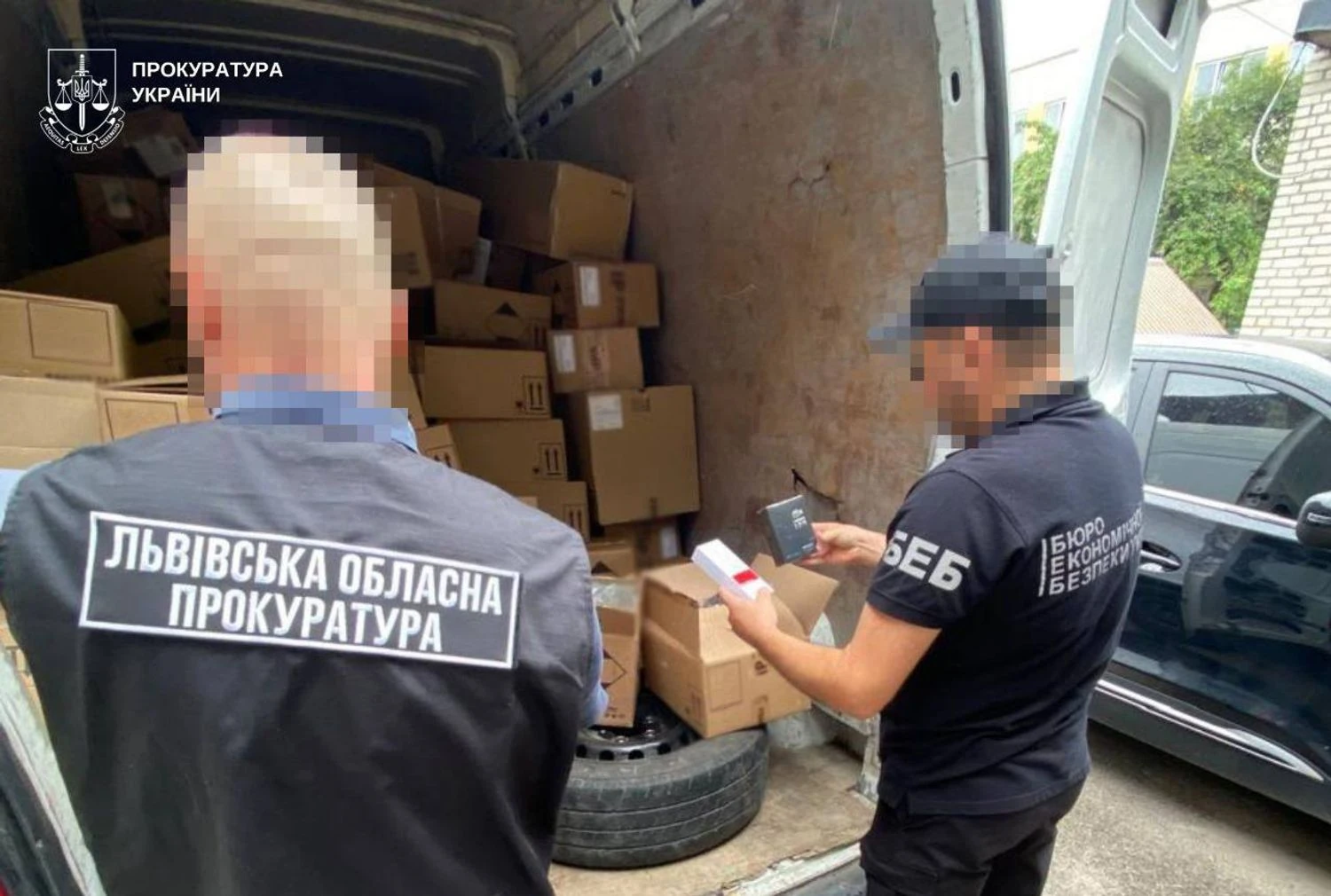 Контрабанда на 17 млн грн: на Львівщині телефони й парфуми перевозили під виглядом ковбасних виробів