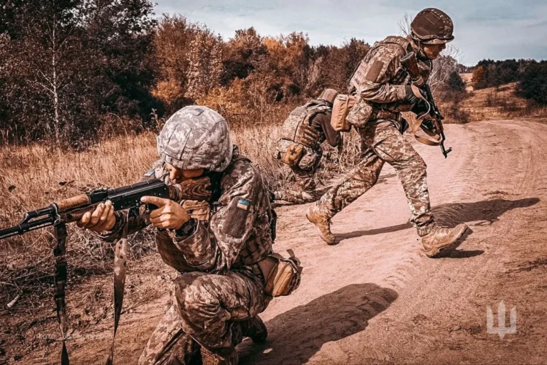 На фронті зафіксовано 76 бойових зіткнень, ворог активно діє на трьох напрямках