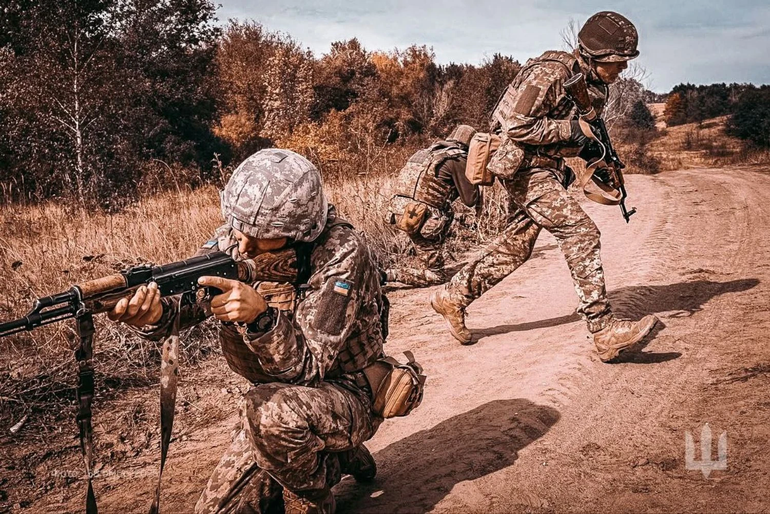 На фронті зафіксовано 76 бойових зіткнень, ворог активно діє на трьох напрямках