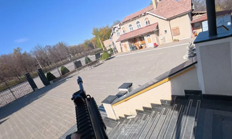 Офіцер ЗСУ врятував іноземну знімальну групу від російського FPV-дрона