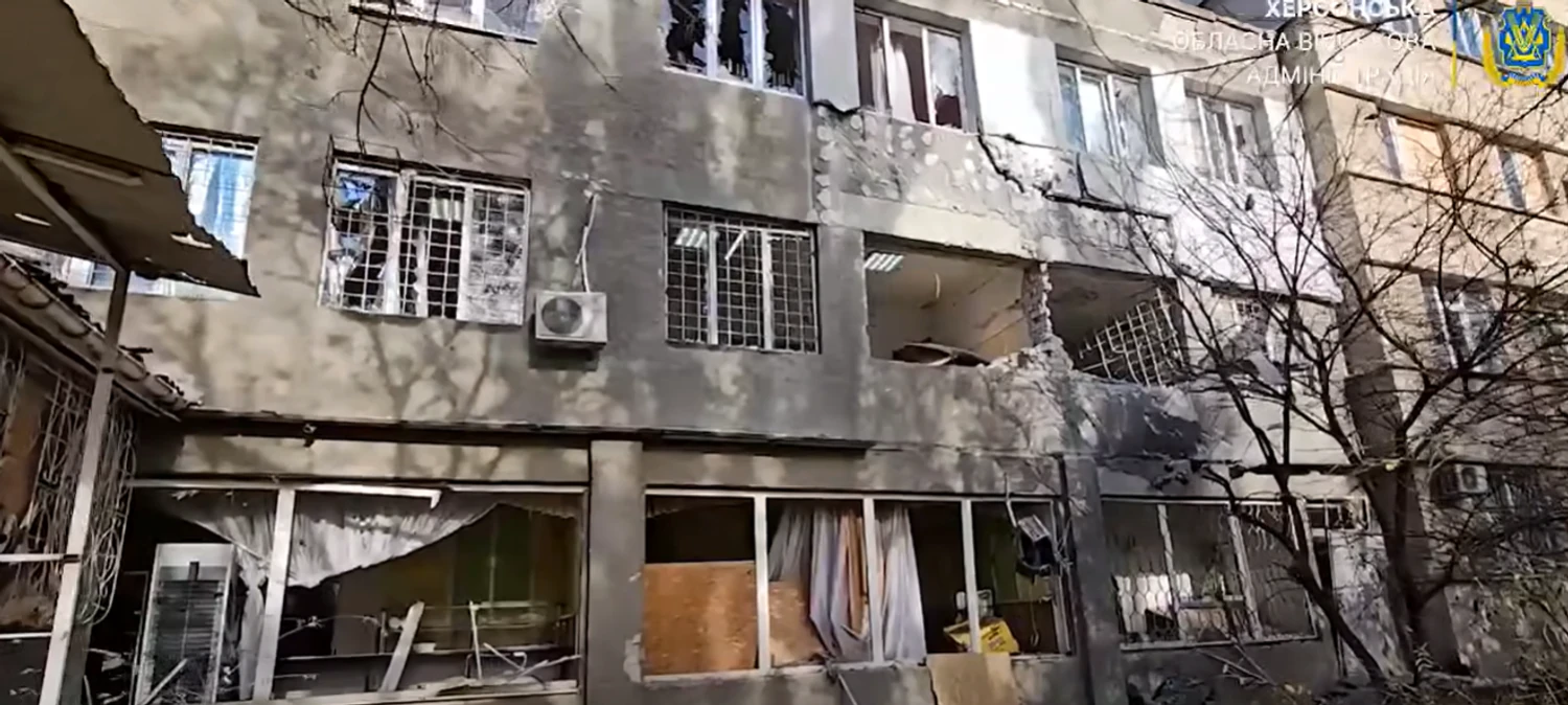 У Херсоні війська рф обстріляли дитячу лікарню, постраждали троє людей і дитина
