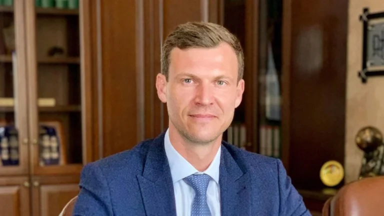 Кохання поза декларацією: НАЗК має перевірити в.о. ректора Державного біотехнологічного університету Кудряшова через незадекларовану наречену