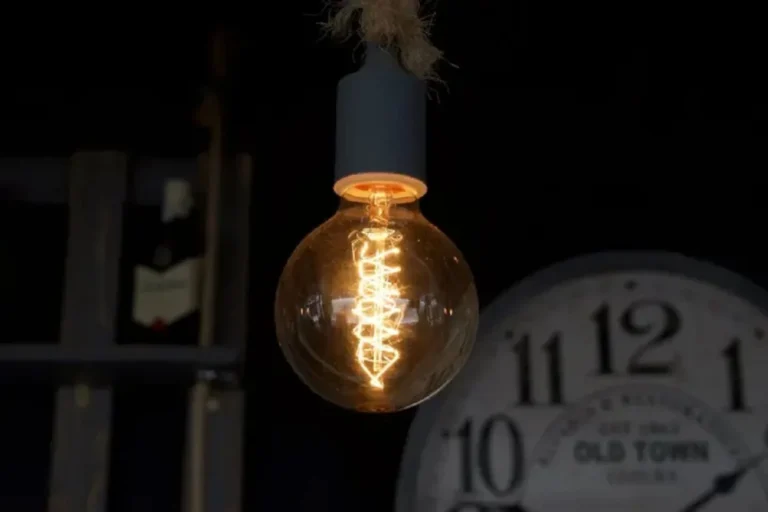 В Україні 25 листопада діятимуть графіки відключень: скільки черг буде без світла