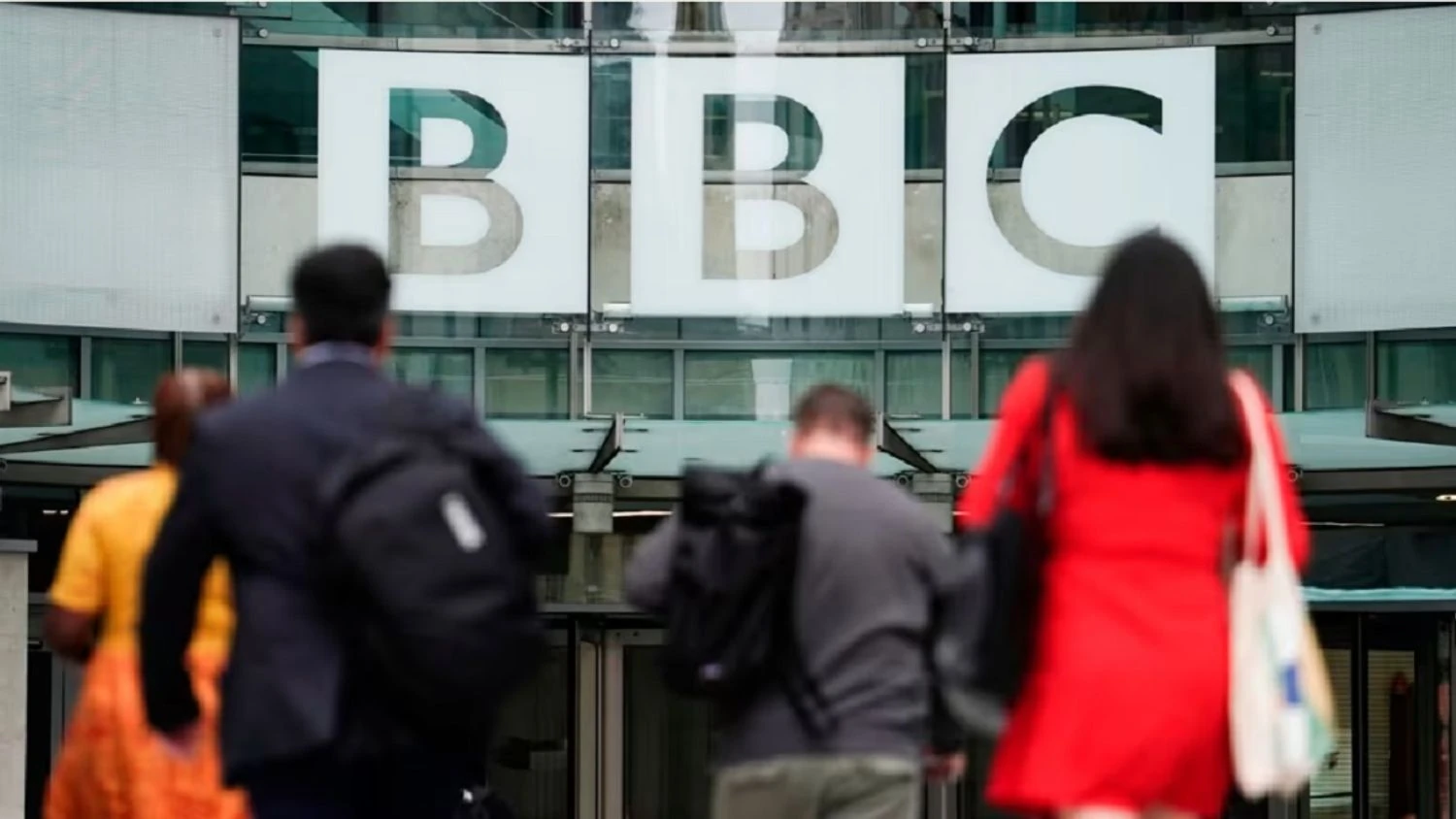 Керівники BBC йдуть у відставку через скандал з підробкою промови Трампа