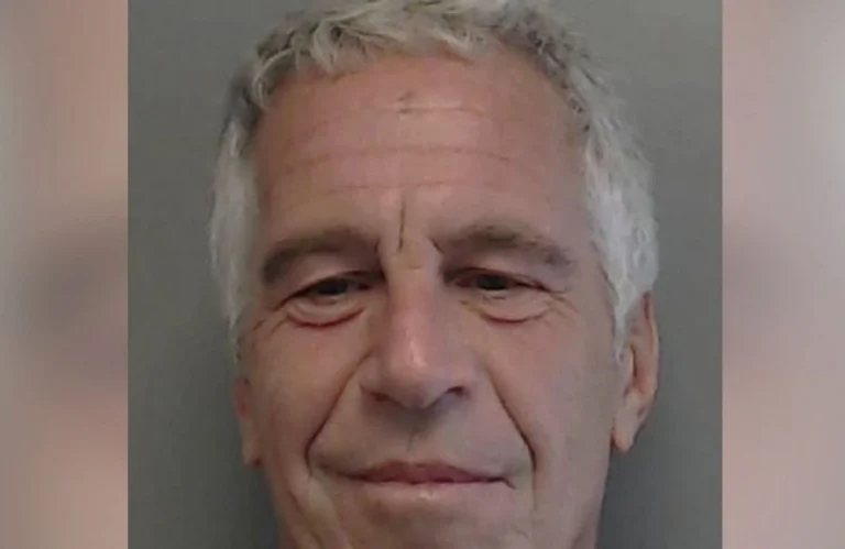 Епштейн намагався передати лаврову інформацію про Трампа перед зустріччю з путіним - Politico