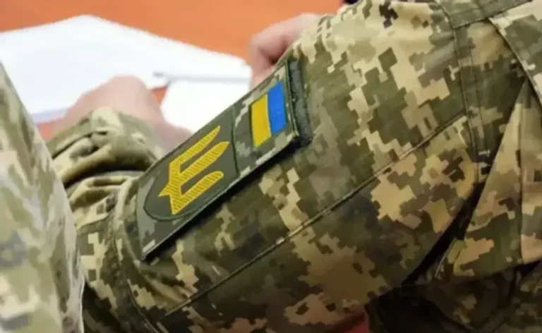 Отримав хабар до 20 000 доларів за ухилення від мобілізації: на Вінничині працівника ТЦК засудили до двох років дисбату