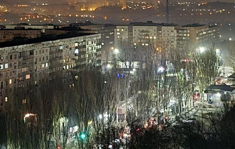 Вечірні вибухи в Донецьку: знеструмлено центр окупованого міста, вражено металургійний завод - соцмережі