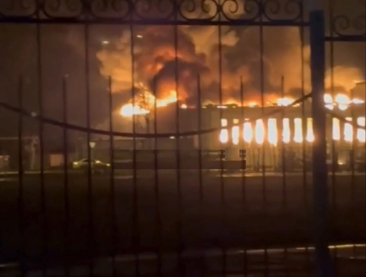 У бєлгородській області сталася пожежа в торговому центрі після атаки дронів