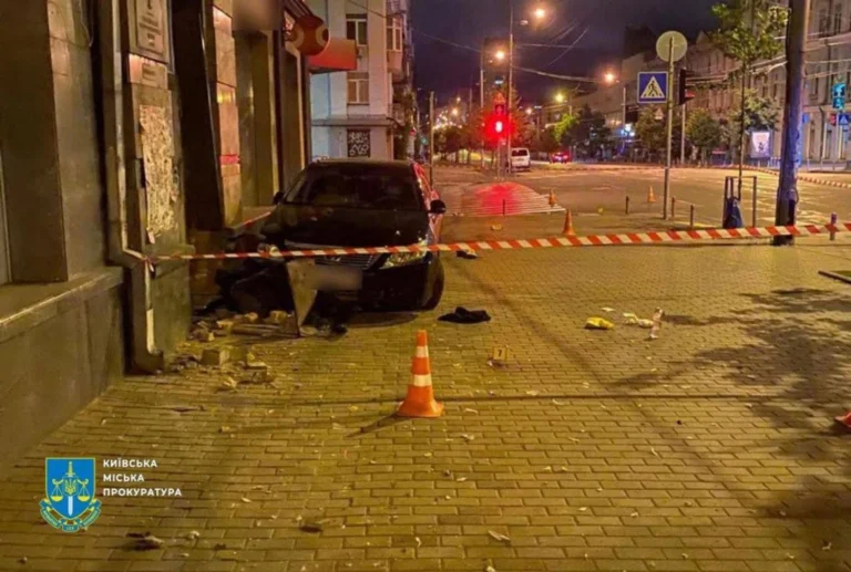 Смертельна ДТП за участі експрацівника прокуратури: обвинувачення на чолі з Генпрокурором Кравченком просить для підсудного 10 років позбавлення волі