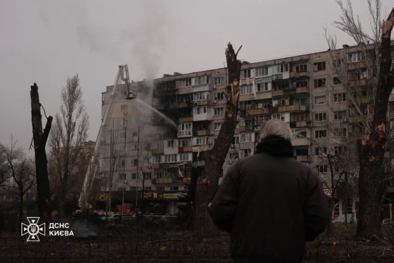 Уже 27 постраждалих у Києві від атаки рф: показали нові кадри наслідків