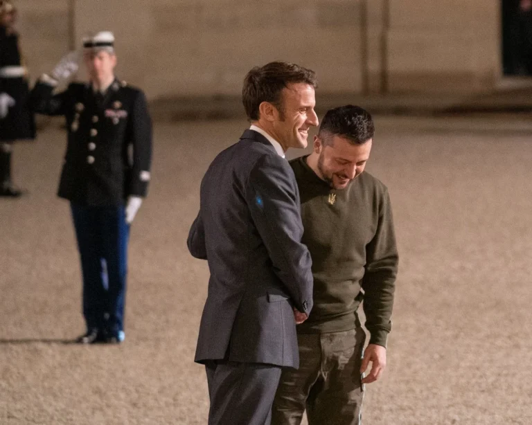 Зеленський сьогодні зустрічається з Макроном у Парижі для зміцнення підтримки України