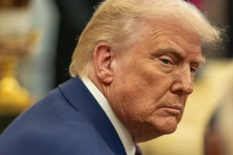 Трамп призупиняє лотерею