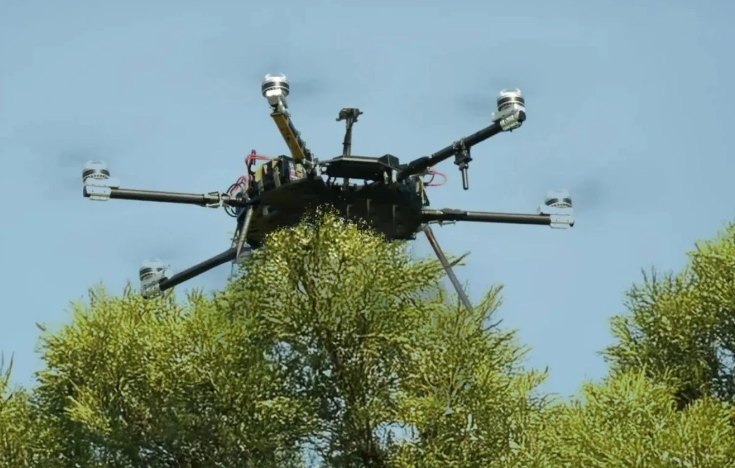 Виробники не встигають зробити стільки, скільки зараз потрібно: Зеленський про дефіцит дронів-перехоплювачів