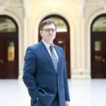 Майже мільйон зарплати під Новий рік. Стало відомо, скільки заробив у грудні головний юрист Нацбанку