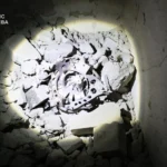 У Києві через атаку рф уламки дрона влучили в 15-поверхівку: показали наслідки