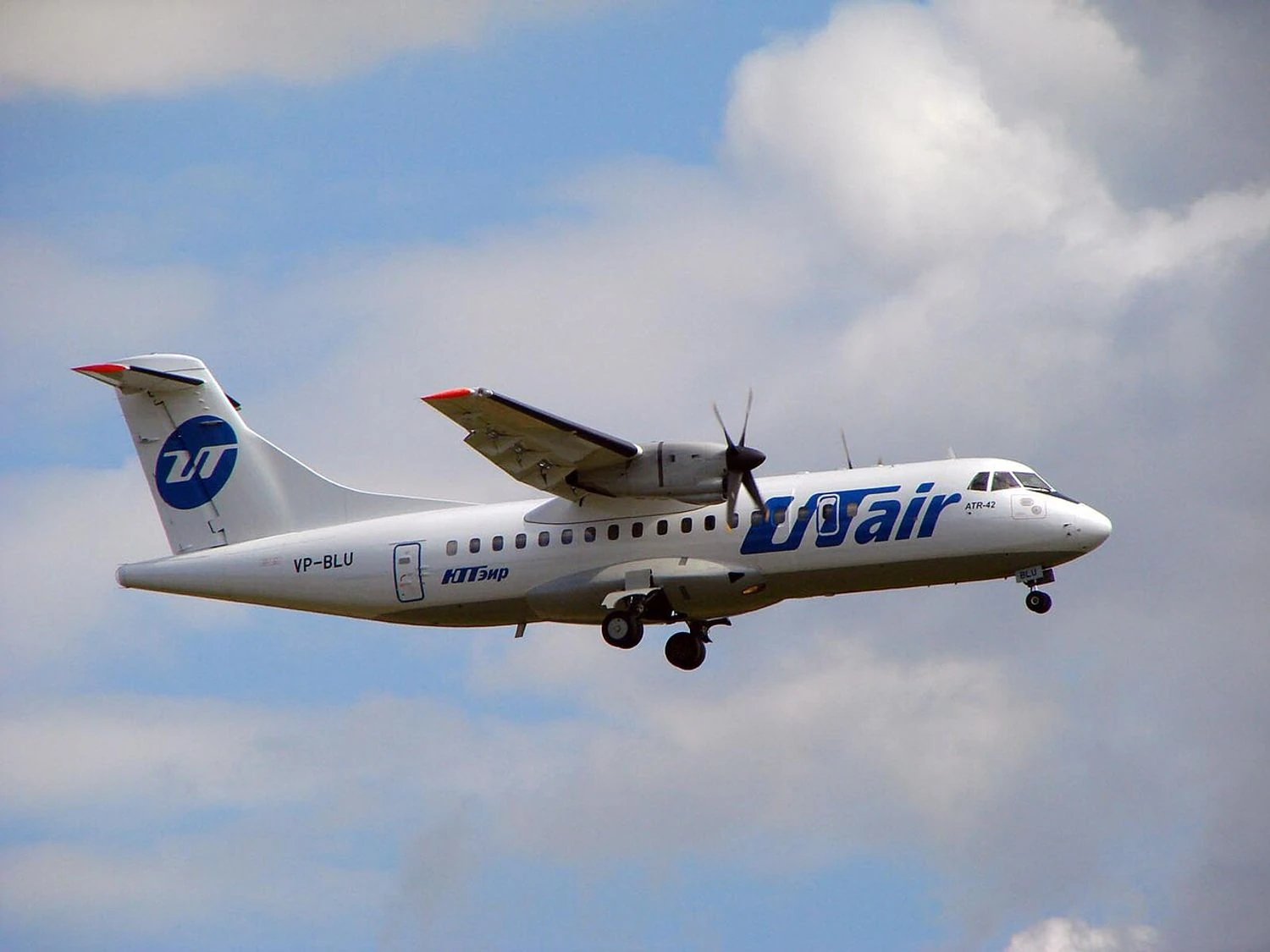 В Індонезії знайшли уламки літака ATR 42–500: доля 11 осіб залишається невідомою