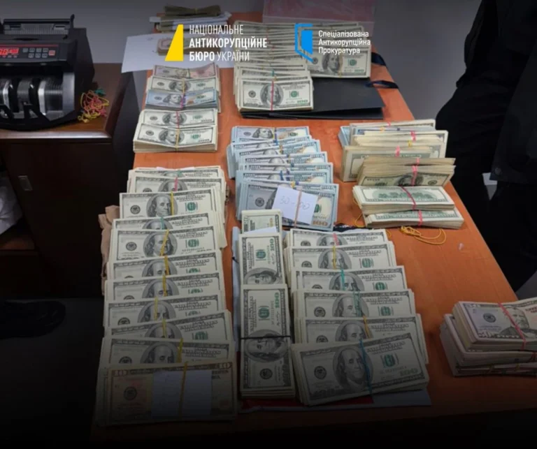 Детективи НАБУ провели обшуки на митному пості