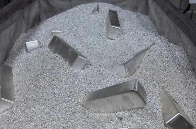 Срібне ралі 2026: ціна металу вперше в історії перевищила 100 доларів за унцію