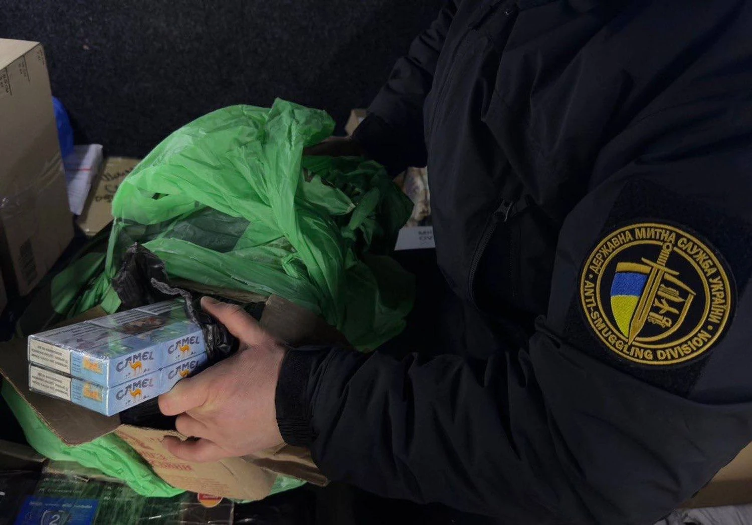 Дрон, сигарети і брухт кольорових металів: митники Буковини виявили на кордоні з Румунією контрабанду