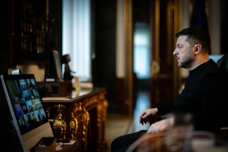 Зеленський: без ударів по енергетиці вночі, але росія переорієнтувала атаки на логістику, пошкодила склади американської компанії