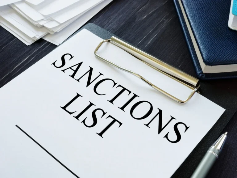 Україна продовжила санкції проти Фірташа та Козака