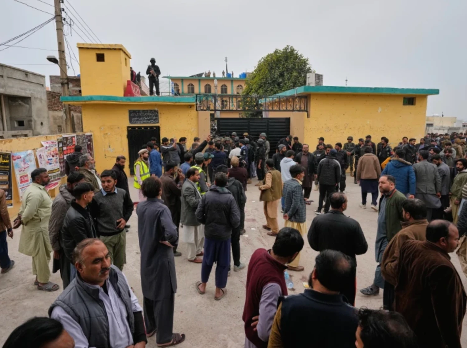 У Пакистані смертник підірвався у шиїтській мечеті: загинула щонайменше 31 людина – ЗМІ