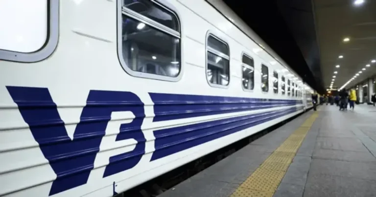 Рух поїздів на Івано-Франківщині затримується через російські атаки