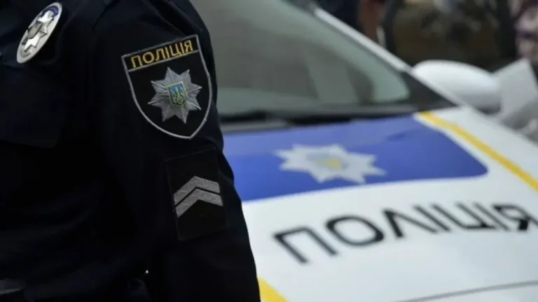 У Хмельницькому нетверезий військовий стріляв з балкона багатоповерхівки - його затримали