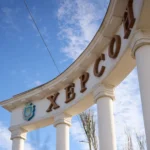 Двоє людей загинули, семеро поранені через удар окупантів по Херсону