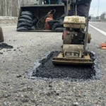 Уряд виділяє 3 млрд грн на ямковий ремонт доріг країни, зокрема у прифронтових регіонах