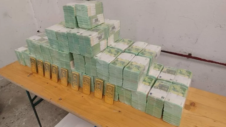Захоплення інкасаторів в Угорщині - Будапешт показав кадри затримання і вилученої готівки