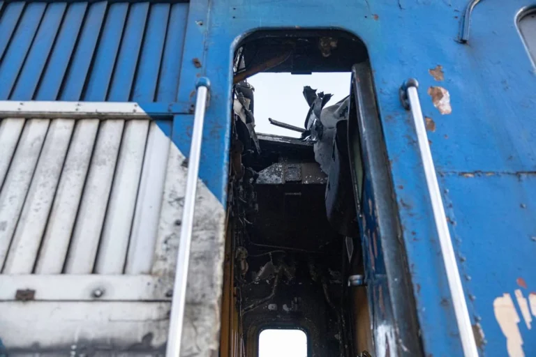російський БПЛА Ланцет атакував пасажирський потяг "Київ-Суми"