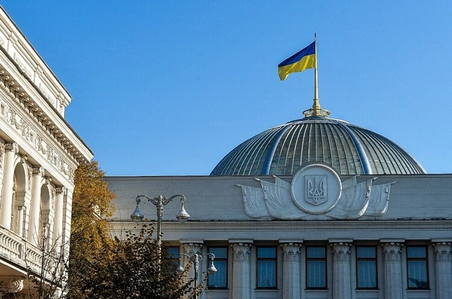 Рада ухвалила законопроєкт про скасування віз для волонтерів на час воєнного стану