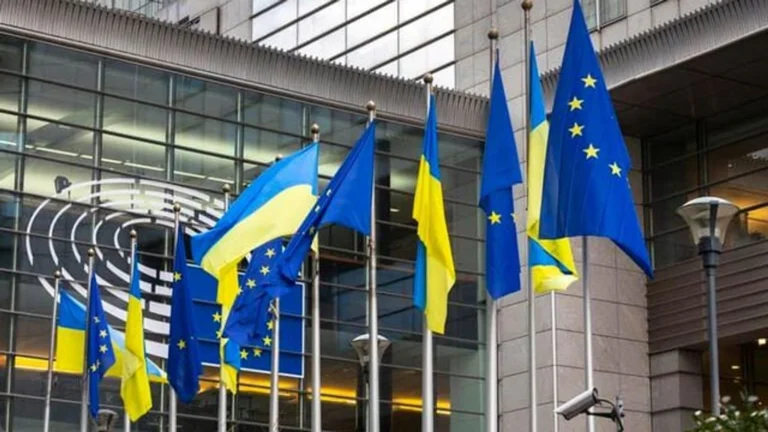 Низка депутатів Європарламенту засудила дії Угорщини щодо затримання українських інкасаторів. Офіційний Київ відреагував