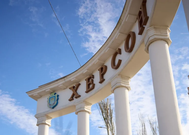 Херсон залишився частково без світла через атаку рф
