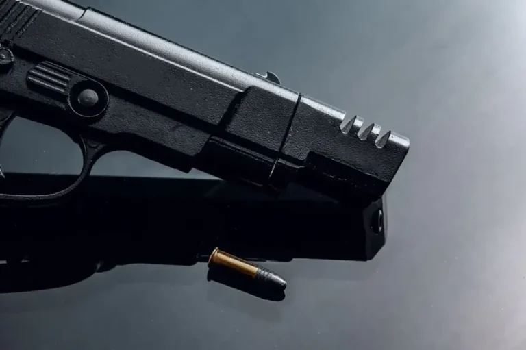 У Запоріжжі поліцейський стріляв для відбиття нападу, нападника знайшли мертвим неподалік, ним виявився військовий у СЗЧ - поліція