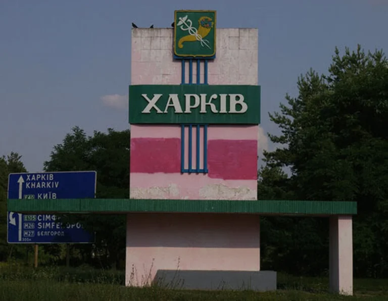 Троє чоловіків отримали поранення через удар рф по підприємству в Харкові